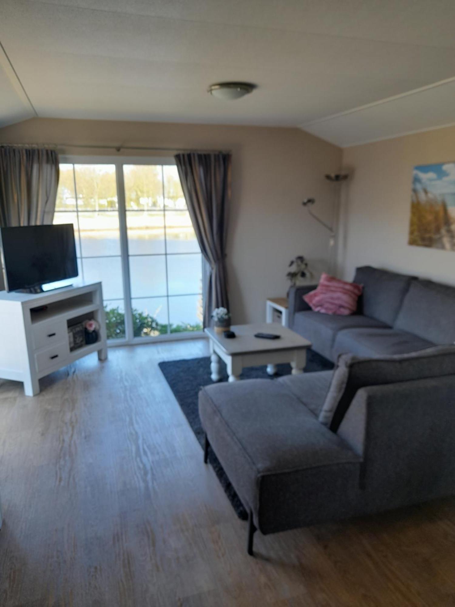 Chalet Makkum C99B Met Prive Gelegen Tuin Aan Het Water Exterior foto