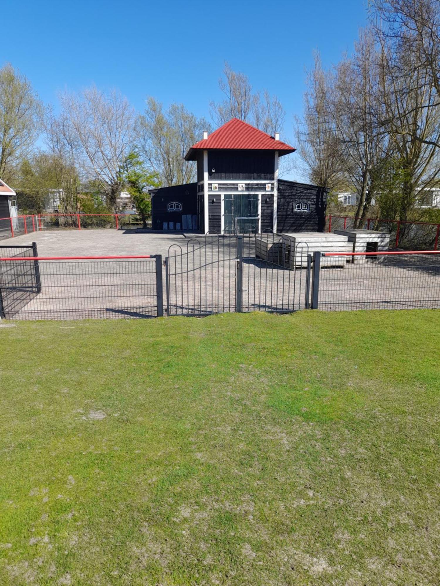 Chalet Makkum C99B Met Prive Gelegen Tuin Aan Het Water Exterior foto